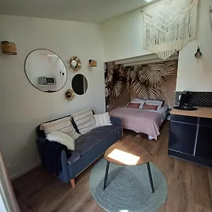 Appartement Petit Cocon Avec Terrasse, LʼIsle-sur-la-Sorgue