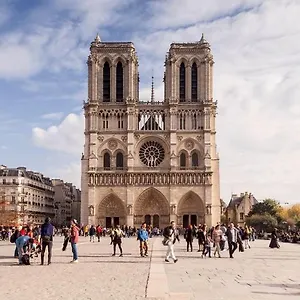 https://grand-bel-apartement-pres-de-notre-dame-et-la-seine.fr-paris.fr